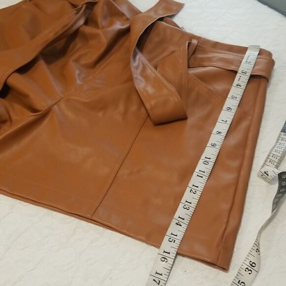 Brown faux leather shorts with bow tie. New with tags - Picture 6 of 15